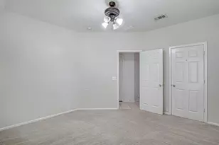 635 Blue Sky Dr, Arlington, TX 76002 - Photo 17