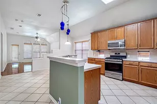 635 Blue Sky Dr, Arlington, TX 76002 - Photo 5