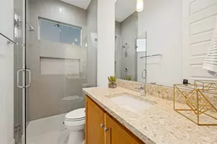 566 Hambrick Rd, Dallas, TX 75218 - Photo 25