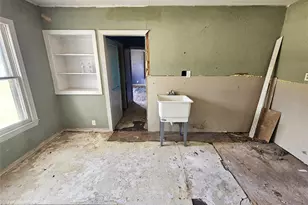 402 E State St, Groesbeck, TX 76642 - Photo 11