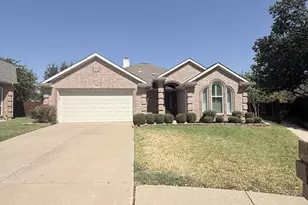 2749 Crystal Glenn Cir, Hurst, TX 76054 - Photo 3