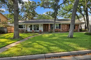 2706 Oak Cliff Ln, Arlington, TX 76012 - Photo 1