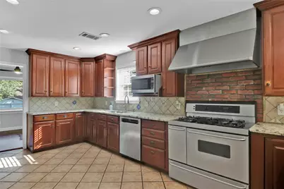 2706 Oak Cliff Lane, Arlington, TX 76012 - Photo 15