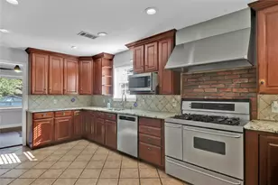 2706 Oak Cliff Ln, Arlington, TX 76012 - Photo 15