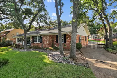 2706 Oak Cliff Lane, Arlington, TX 76012 - Photo 3