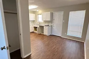 441 Signal Hill Ct N, Fort Worth, TX 76112 - Photo 3