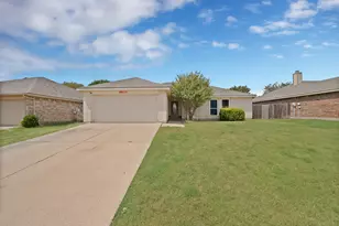920 Cedar Ridge Ln, Burleson, TX 76028 - Photo 1