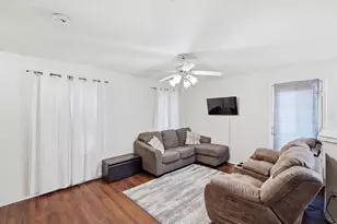 2001 Waleska Plaza, Dallas, TX 75211 - Photo 11