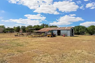 407 E Walnut St, Abbott, TX 76621 - Photo 33