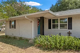 407 E Walnut St, Abbott, TX 76621 - Photo 5