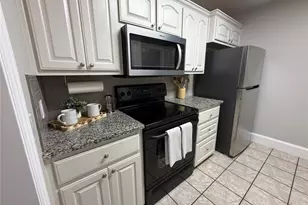 502 Oakridge Dr, Greenville, TX 75402 - Photo 9