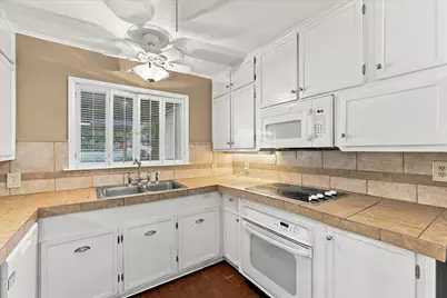 800 Briarwood Boulevard, Arlington, TX 76013 - Photo 13