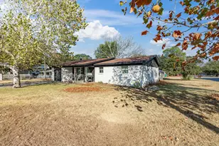 1306 Hulme St, Bowie, TX 76230 - Photo 5
