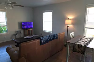 1309 S 6th St, Bonham, TX 75418 - Photo 5