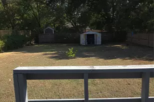 1309 S 6th St, Bonham, TX 75418 - Photo 17