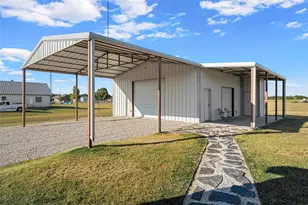 326 Lone Creek Dr, West, TX 76691 - Photo 3