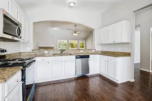 517 Saddlebrook Dr, Lancaster, TX 75146 - Photo 11