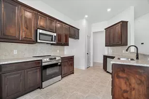 425 Rose Ave, Cleburne, TX 76033 - Photo 11