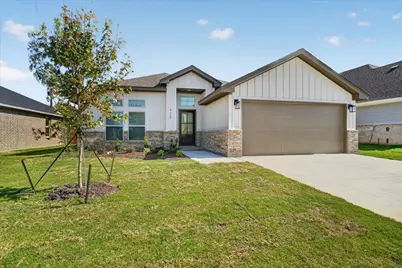 425 Rose Avenue, Cleburne, TX 76033 - Photo 1