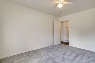 128 SE Robert St, Burleson, TX 76028 - Photo 9
