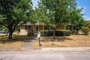 223 Hillcrest St, Sanger, TX 76266 - Photo 1