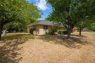 223 Hillcrest St, Sanger, TX 76266 - Photo 3