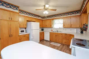 223 Hillcrest St, Sanger, TX 76266 - Photo 9
