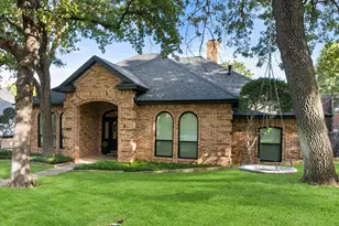 4909 Rockford Ct, Arlington, TX 76017 - Photo 3