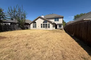 605 Prairie Gulch Dr, Fort Worth, TX 76140 - Photo 3