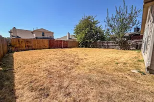 605 Prairie Gulch Dr, Fort Worth, TX 76140 - Photo 13