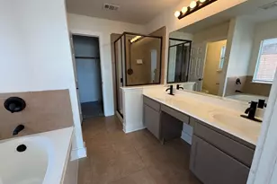 605 Prairie Gulch Dr, Fort Worth, TX 76140 - Photo 5