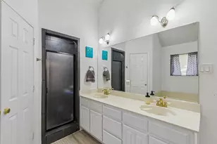 6215 Sandybrook Dr, Arlington, TX 76001 - Photo 15