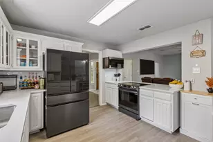 6215 Sandybrook Dr, Arlington, TX 76001 - Photo 9