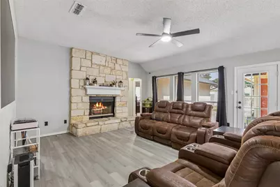 6215 Sandybrook Drive, Arlington, TX 76001 - Photo 3