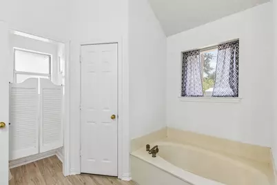6215 Sandybrook Drive, Arlington, TX 76001 - Photo 17