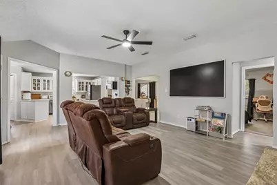 6215 Sandybrook Drive, Arlington, TX 76001 - Photo 5
