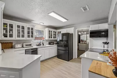 6215 Sandybrook Drive, Arlington, TX 76001 - Photo 7