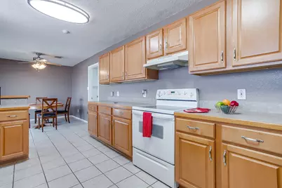 332 Sunset Oaks Drive, Fort Worth, TX 76112 - Photo 15