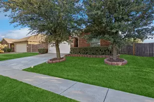 437 Buoy Dr, Crowley, TX 76036 - Photo 3