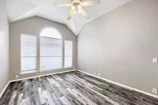 605 Oakbrook Dr, Burleson, TX 76028 - Photo 15