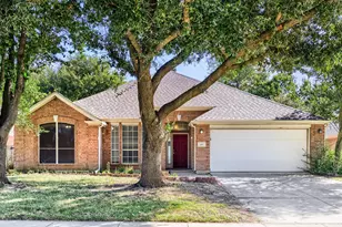 605 Oakbrook Dr, Burleson, TX 76028 - Photo 1