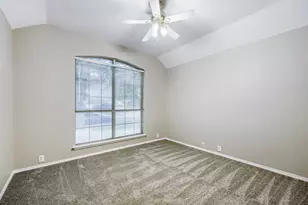 605 Oakbrook Dr, Burleson, TX 76028 - Photo 23