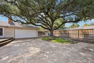 10507 Royalwood Dr, Dallas, TX 75238 - Photo 21
