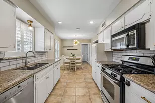 10507 Royalwood Dr, Dallas, TX 75238 - Photo 11