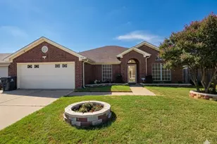 1629 Loveland Dr, Arlington, TX 76018 - Photo 1