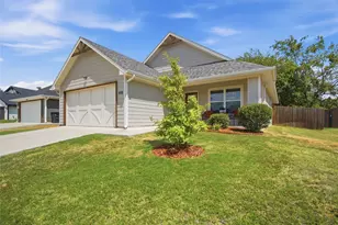 211 Clover Cir, Weatherford, TX 76086 - Photo 3