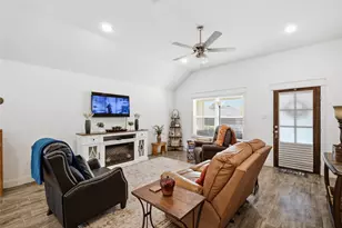 211 Clover Cir, Weatherford, TX 76086 - Photo 7