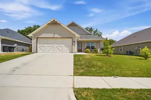 211 Clover Cir, Weatherford, TX 76086 - Photo 5