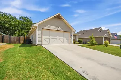 211 Clover Circle, Weatherford, TX 76086 - Photo 5