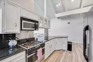 612 W Northgate Dr, Irving, TX 75062 - Photo 11